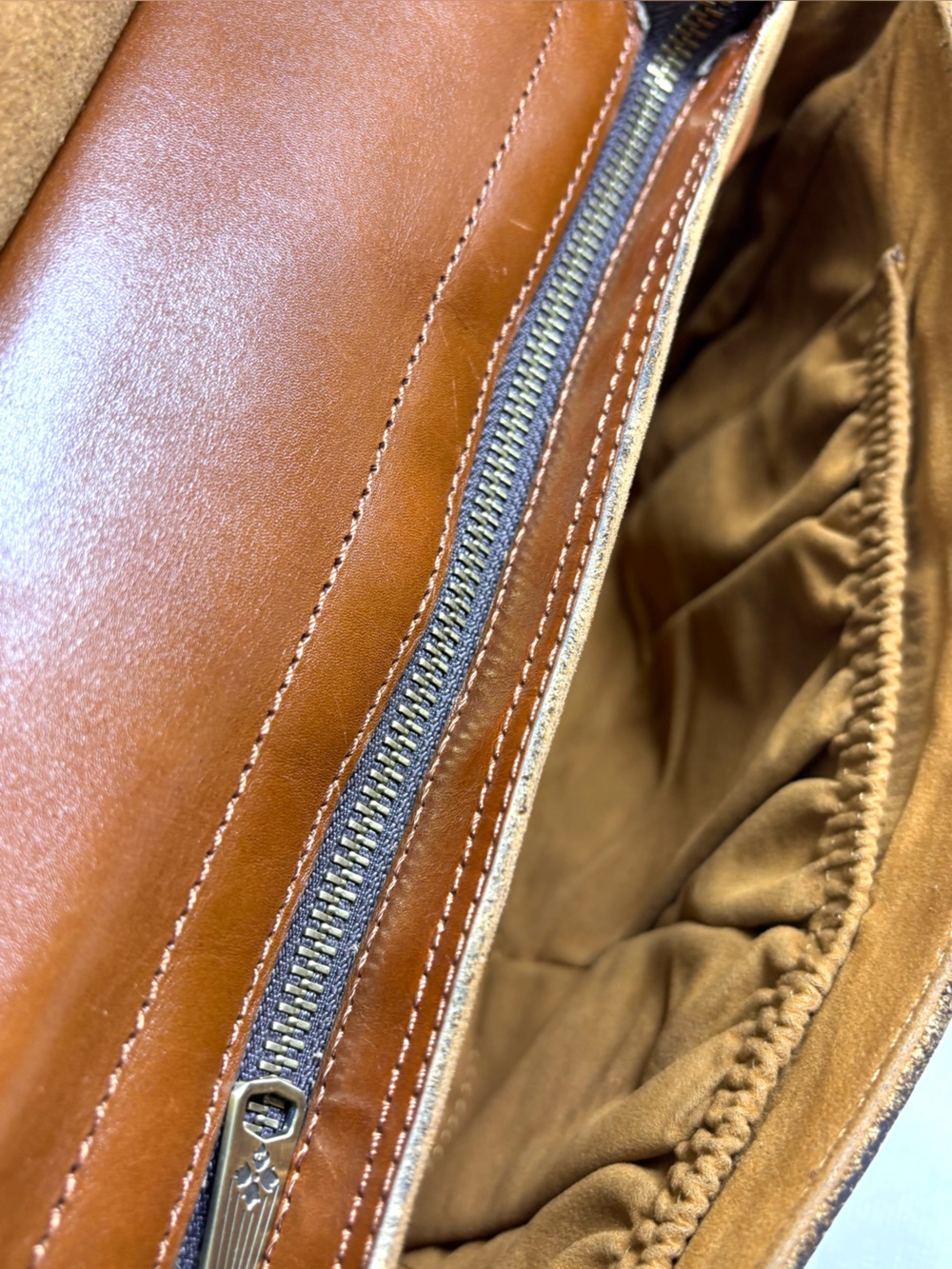 Patricia Nash London Smooth Leather Saddle Bag. Tan/Gold. - Picture 9 of 13